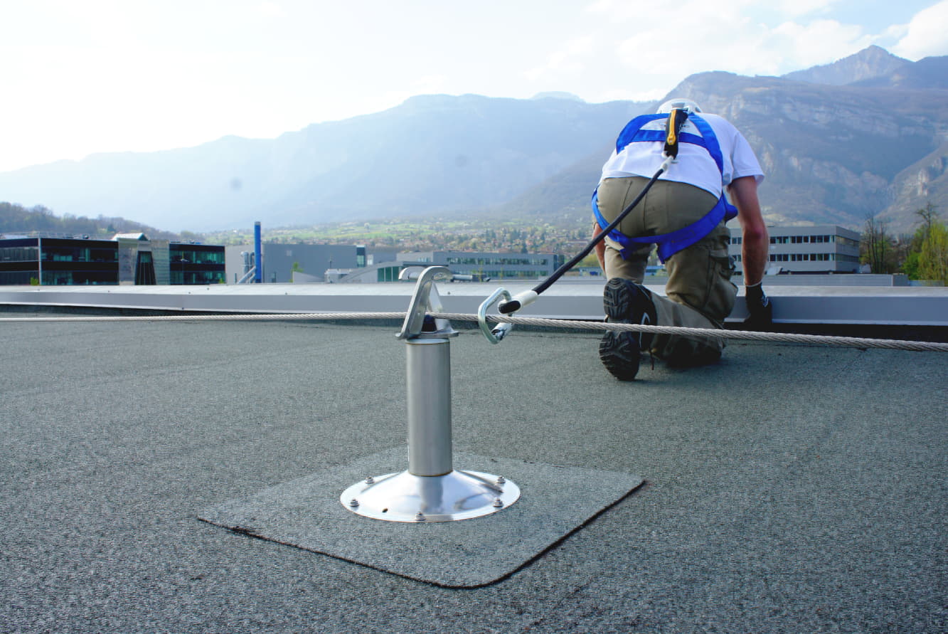 5 Factors to Consider While Choosing the Right Horizontal Lifeline Fall Protection System