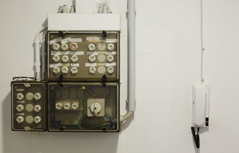 The Importance of a Fuse Box in Smoke Alarm Systems