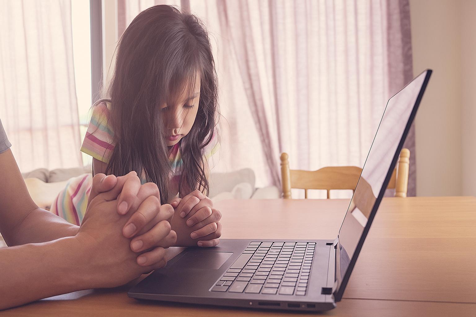 How Online Christian Parenting Tools Can Strengthen Family Faith?